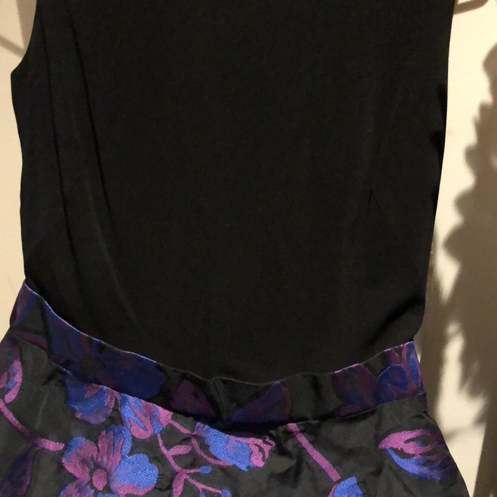 Aidan Mattox. Size 8. Gorgeous cocktail/party dress with peekaboo keyhole back. - Picture 8 of 13